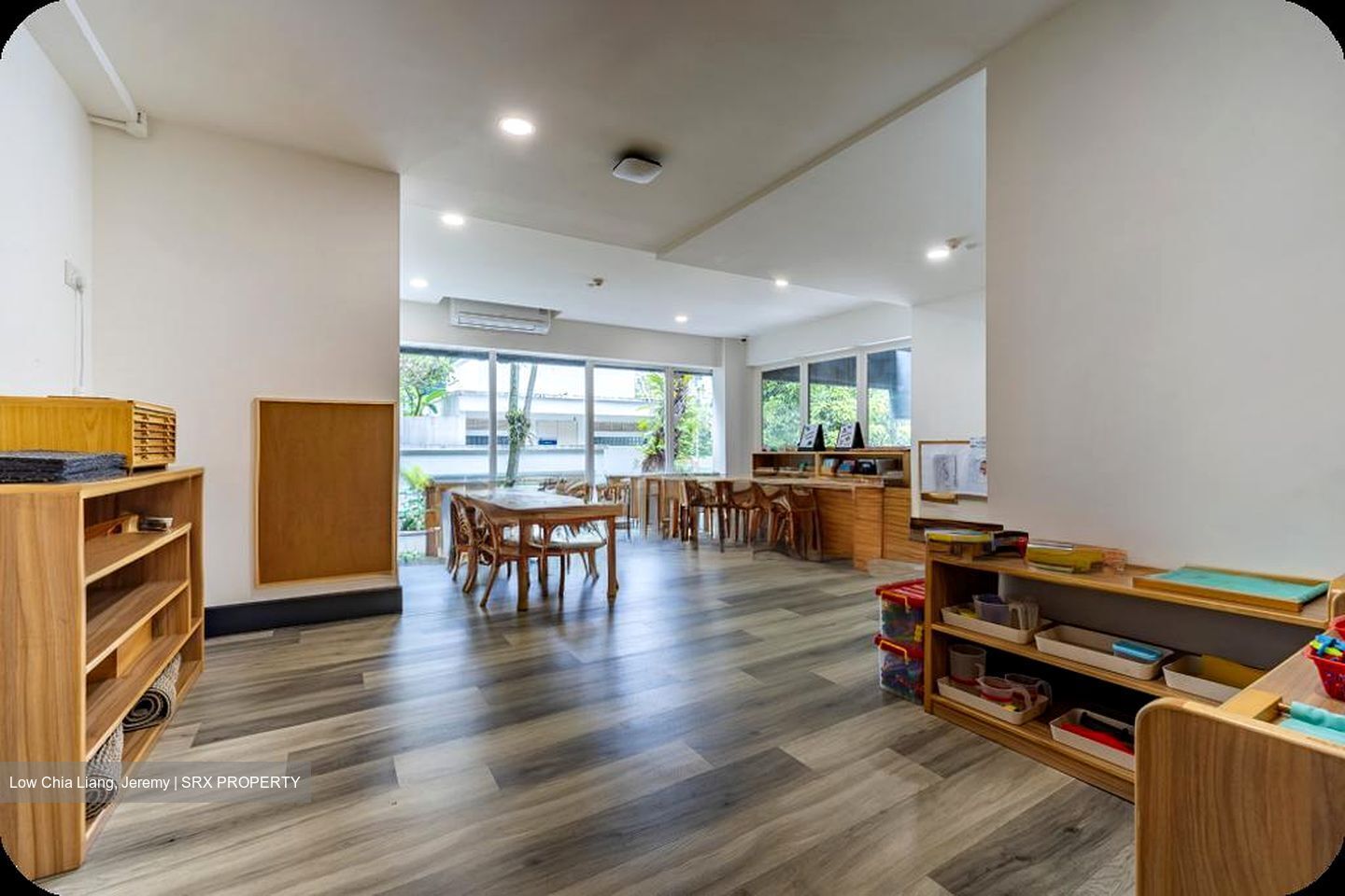 Crystal Court (D10), Retail #505653451
